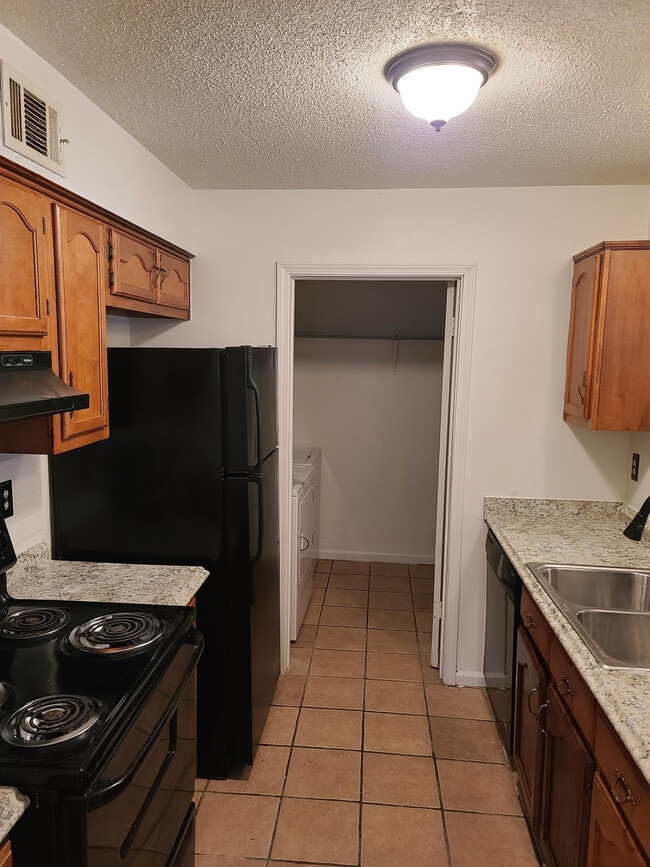 Building Photo - 5791 Plum Valley Dr