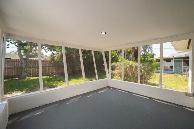 Building Photo - 2491 Coronado Way