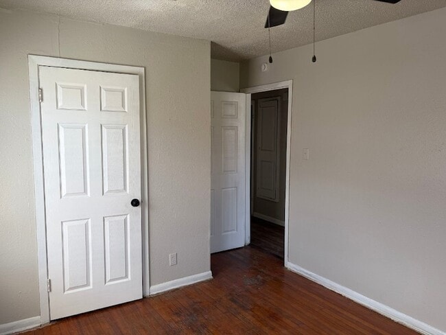 Building Photo - 5530 Lakefield Dr