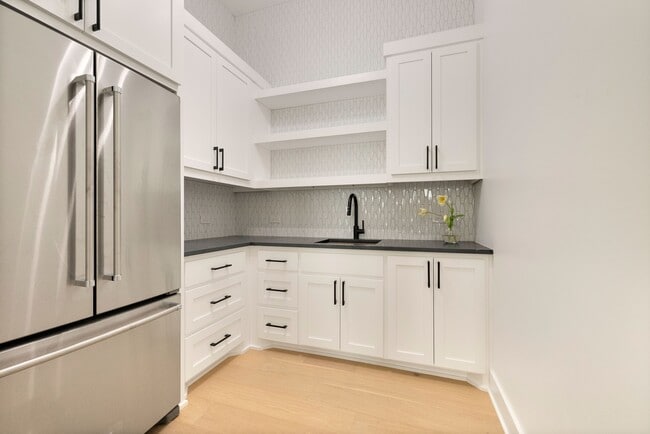 Building Photo - 2504 Bluffview Dr