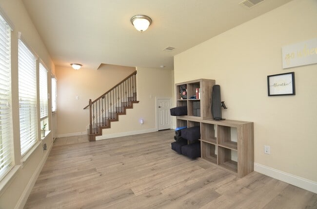 Building Photo - 10709 Madden Oaks Pl
