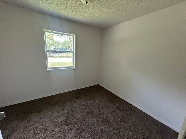 Building Photo - 317 SE Arter Ave