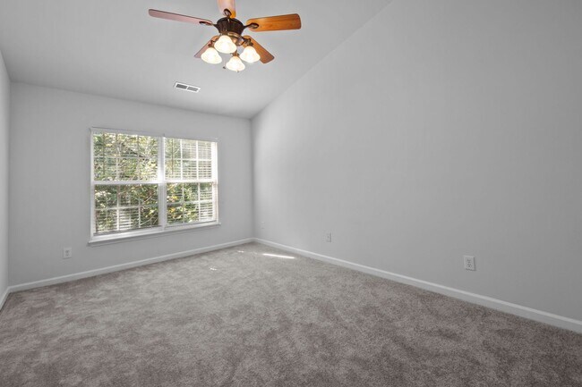 Building Photo - Spacious 3-Story End-Unit Townhome Near RTP