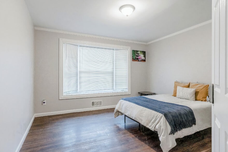 Building Photo - 3883 Adamsville Dr SW