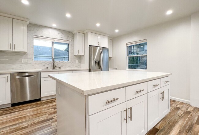 Building Photo - 345 N Florence St