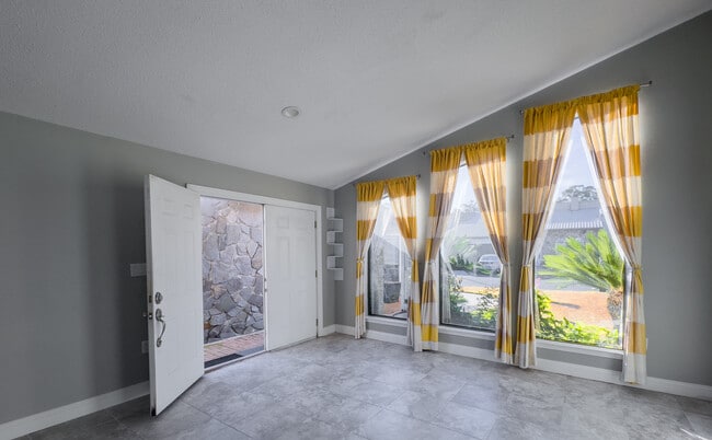 Building Photo - 931 Holbrook Cir