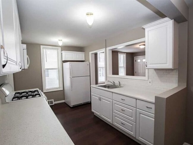 Building Photo - 3 Bedroom Single Family Home in Gloversville