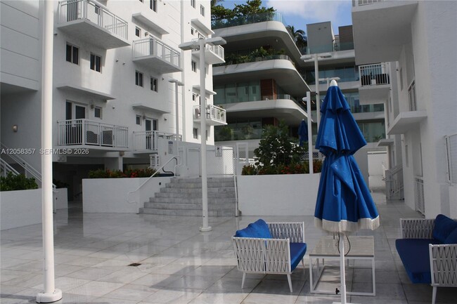 Building Photo - 1701 Sunset Harbour Dr
