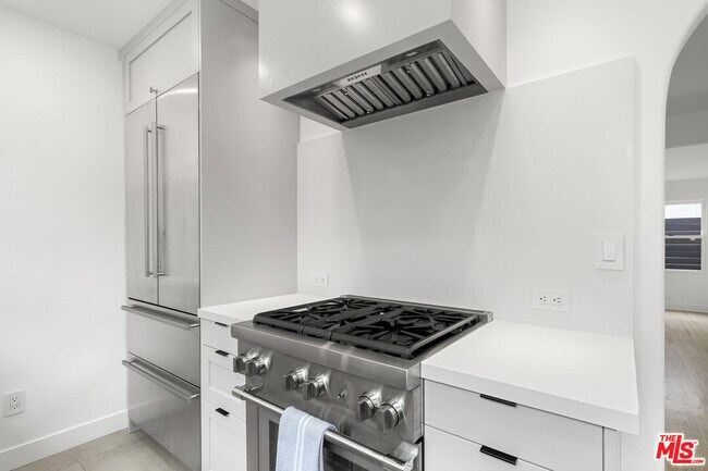 Building Photo - 435 Westmount Dr