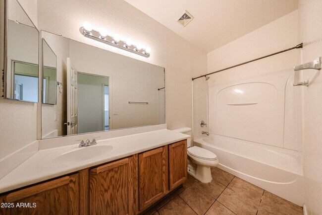 Building Photo - 45449 Alamendras St