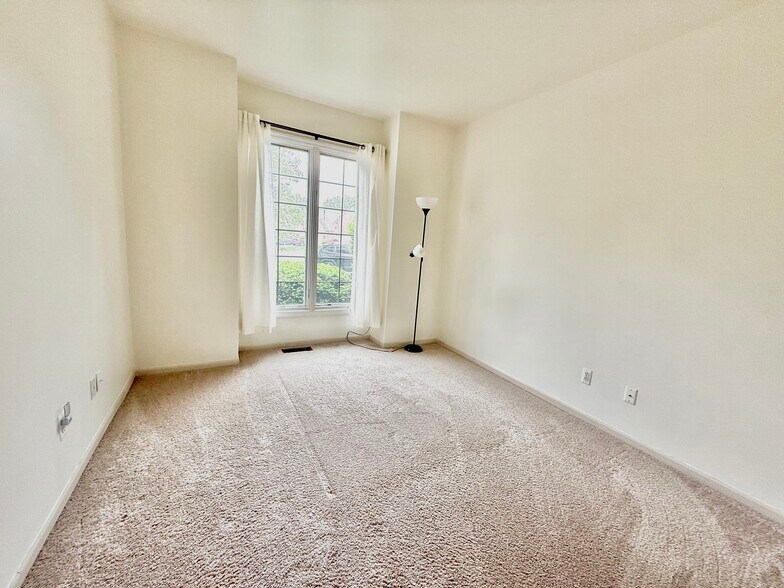 Building Photo - 30684 Tanglewood Trl