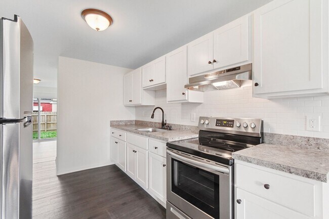 Building Photo - Modern 3BR/2BA Home in Columbia Borough School District w/ Fenced Yard & Central Air!