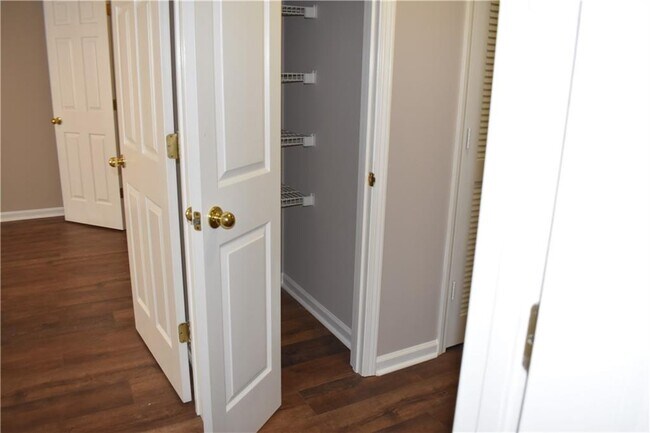 Building Photo - 610 Durham Ridge Dr NW