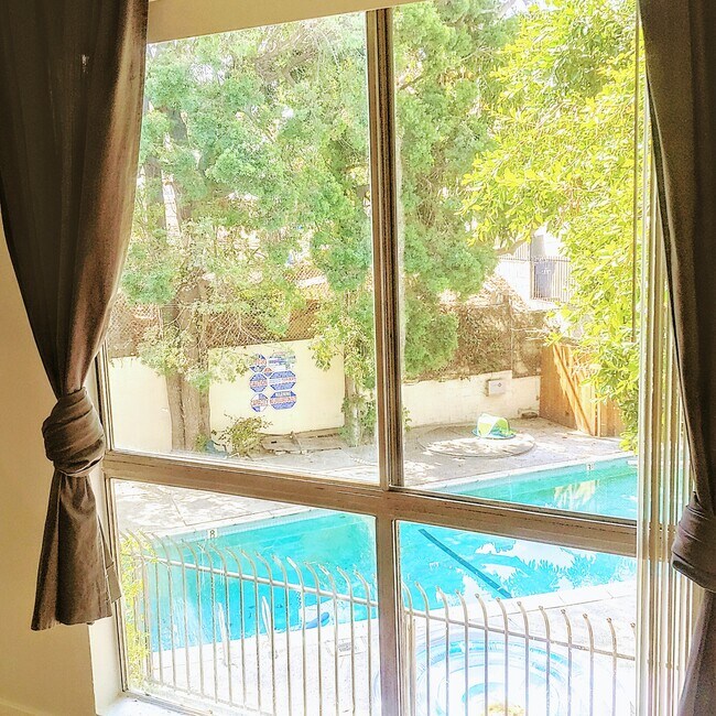 Building Photo - 500 Evergreen St