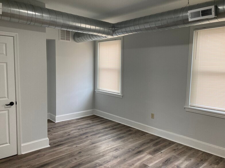 Building Photo - 2515 Frankford Ave