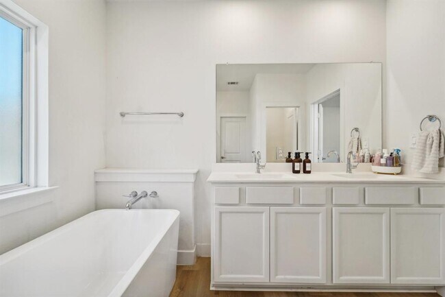 Building Photo - 788 Yellow Birch Ln