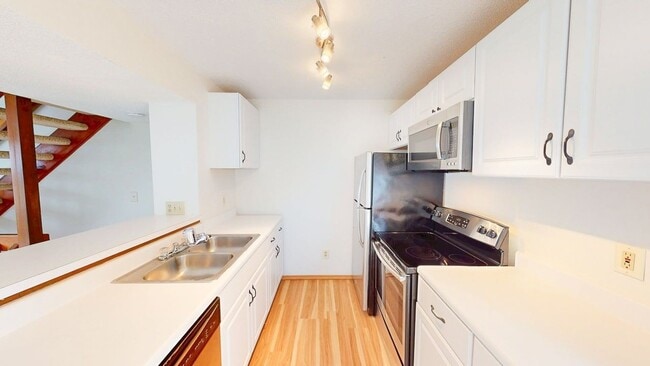 Building Photo - 5067 Stoneybrook Blvd