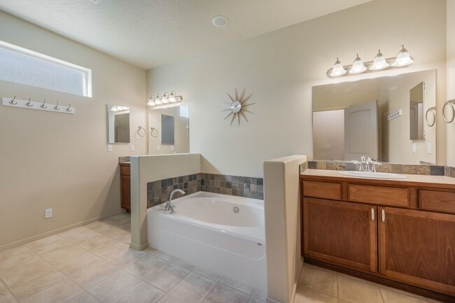 Building Photo - 3 bed with Office Rancher in the Landings ...