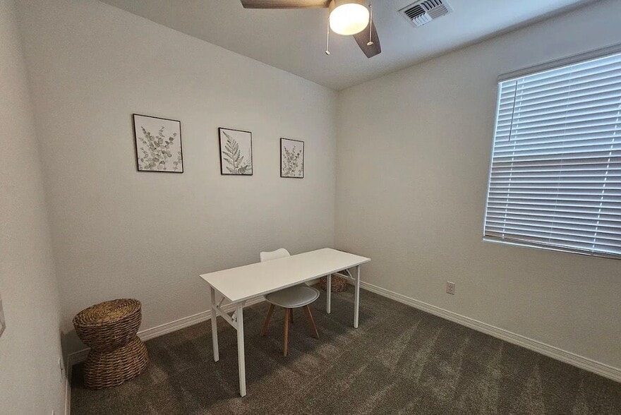 Building Photo - 9137 W Sells Dr