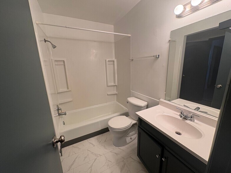 Building Photo - 156 N 28th St