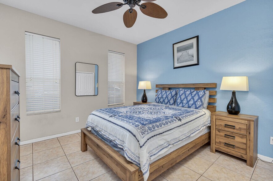Building Photo - 557 Miramar Ave