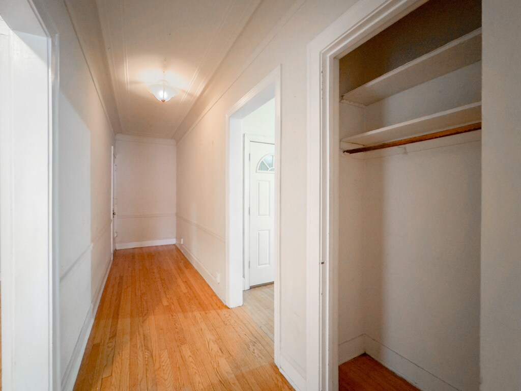 Building Photo - 1238 Oak Ave