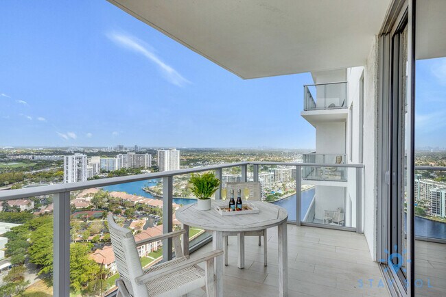 Building Photo - 4010 S Ocean Dr