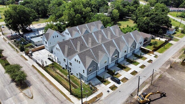 Building Photo - 6139 W Montgomery Rd