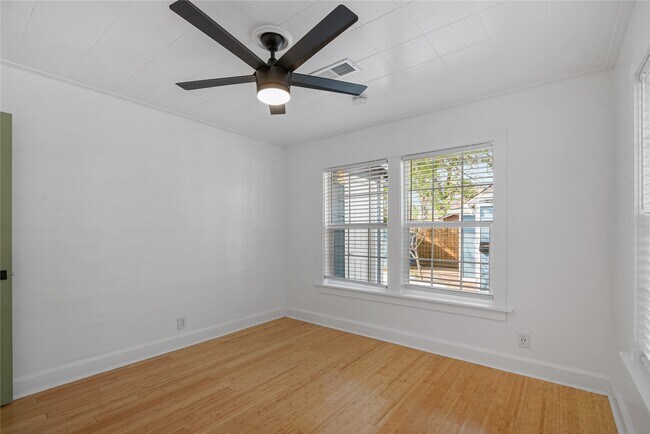 Building Photo - 320 Coronado St