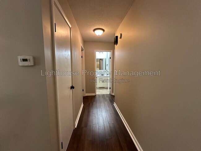 Building Photo - 120 Heather Hills Dr