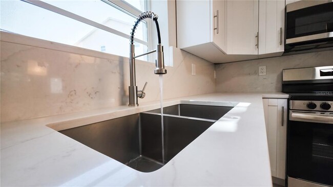 Building Photo - 5039 N Beach Rd