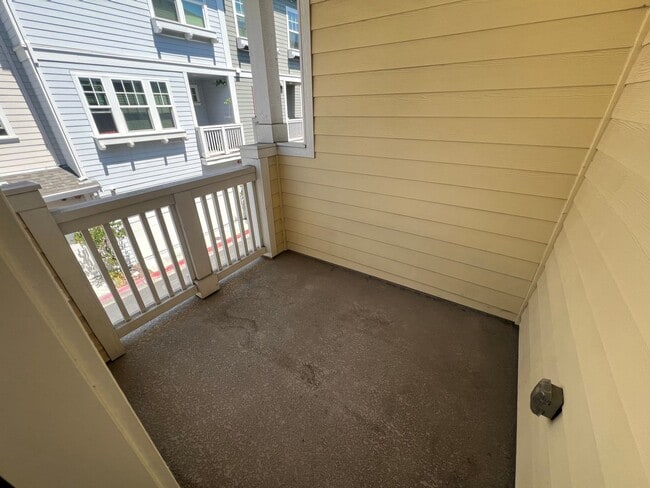 Building Photo - Beautiful 3 bed 2.5 bath Townhouse in Moun...