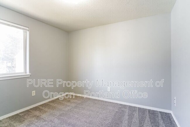 Building Photo - 12247 SE Steele St