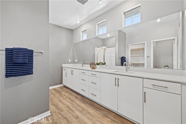 Building Photo - 15964 Sparrow Ct