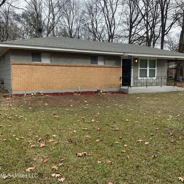 Primary Photo - 1144 McCluer Rd