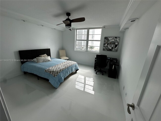 Building Photo - 2851 S Ocean Blvd