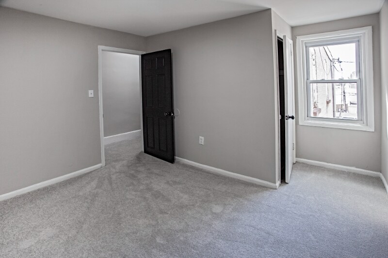 Building Photo - 1210 Elm St