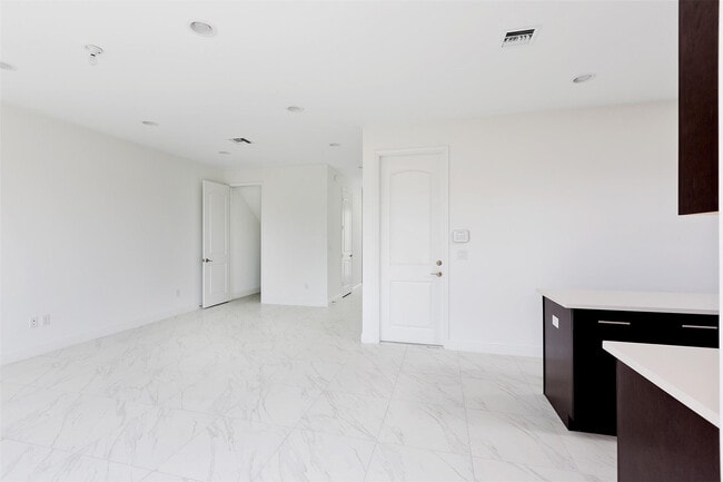 Building Photo - 6947 Pines Cir