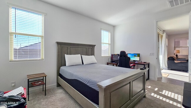 Building Photo - 16839 W Evergreen Rd