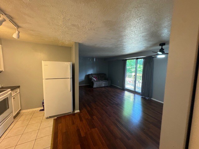 Building Photo - 27512 Evergreen Run