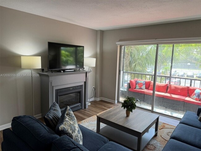 Building Photo - 4164 Inverrary Dr