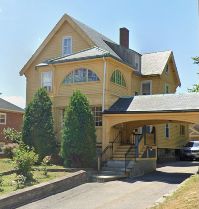 Primary Photo - 664 Washington St