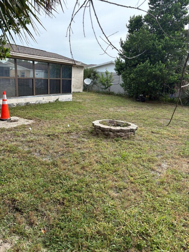 Building Photo - Move-In Ready 3BR/2BA single-Family Home i...