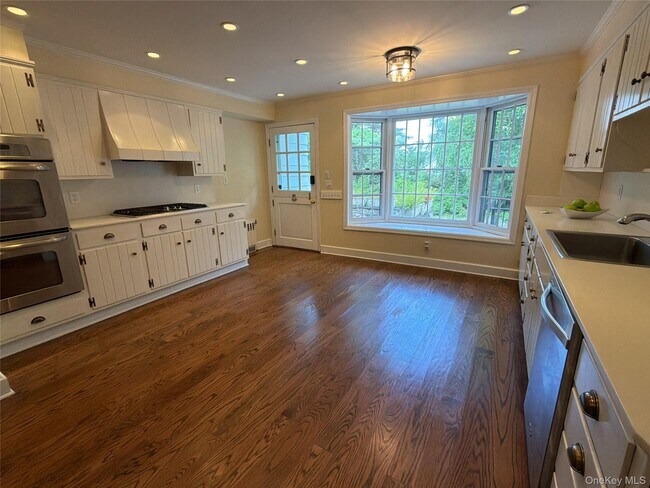 Building Photo - 6 Raven Way
