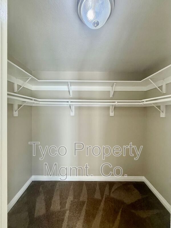 Building Photo - 863 Crystal Creek Ct