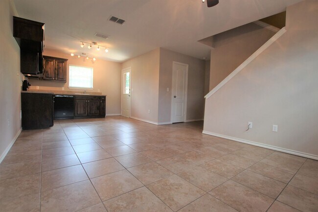 Building Photo - Coming Soon: 2 Bedroom Duplex for Rent in Lindale!
