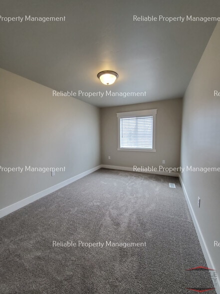 Building Photo - 359 N 3rd W