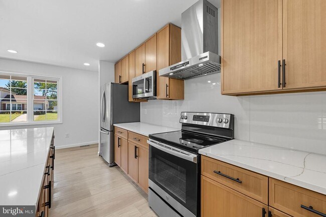 Building Photo - 13546 Tabscott Dr