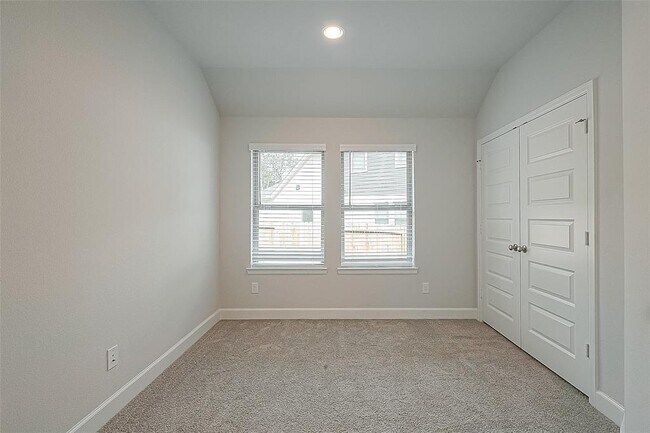 Building Photo - 213 McCrea Ct