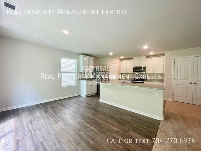 Building Photo - 9139 Creedmore Hills Dr